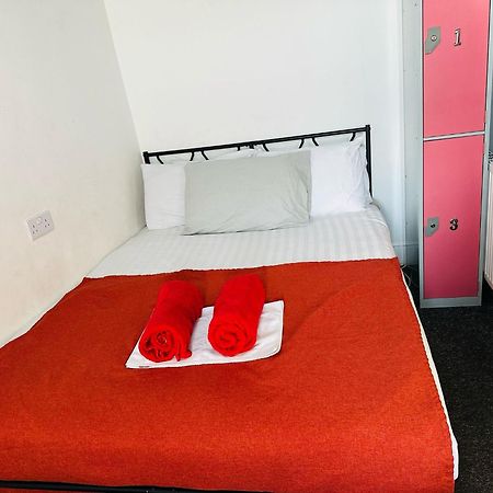 Backpackers Blackpool Hotel & Suites Экстерьер фото