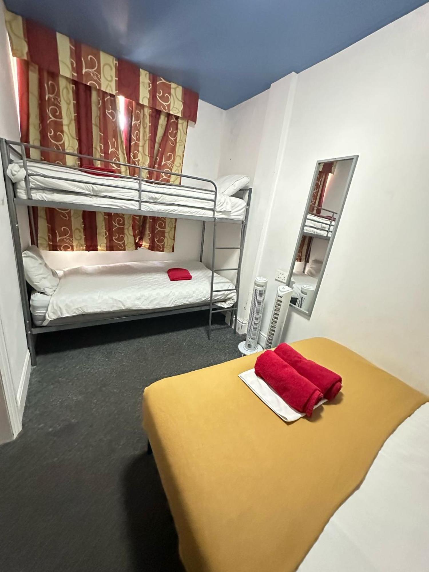Backpackers Blackpool Hotel & Suites Экстерьер фото