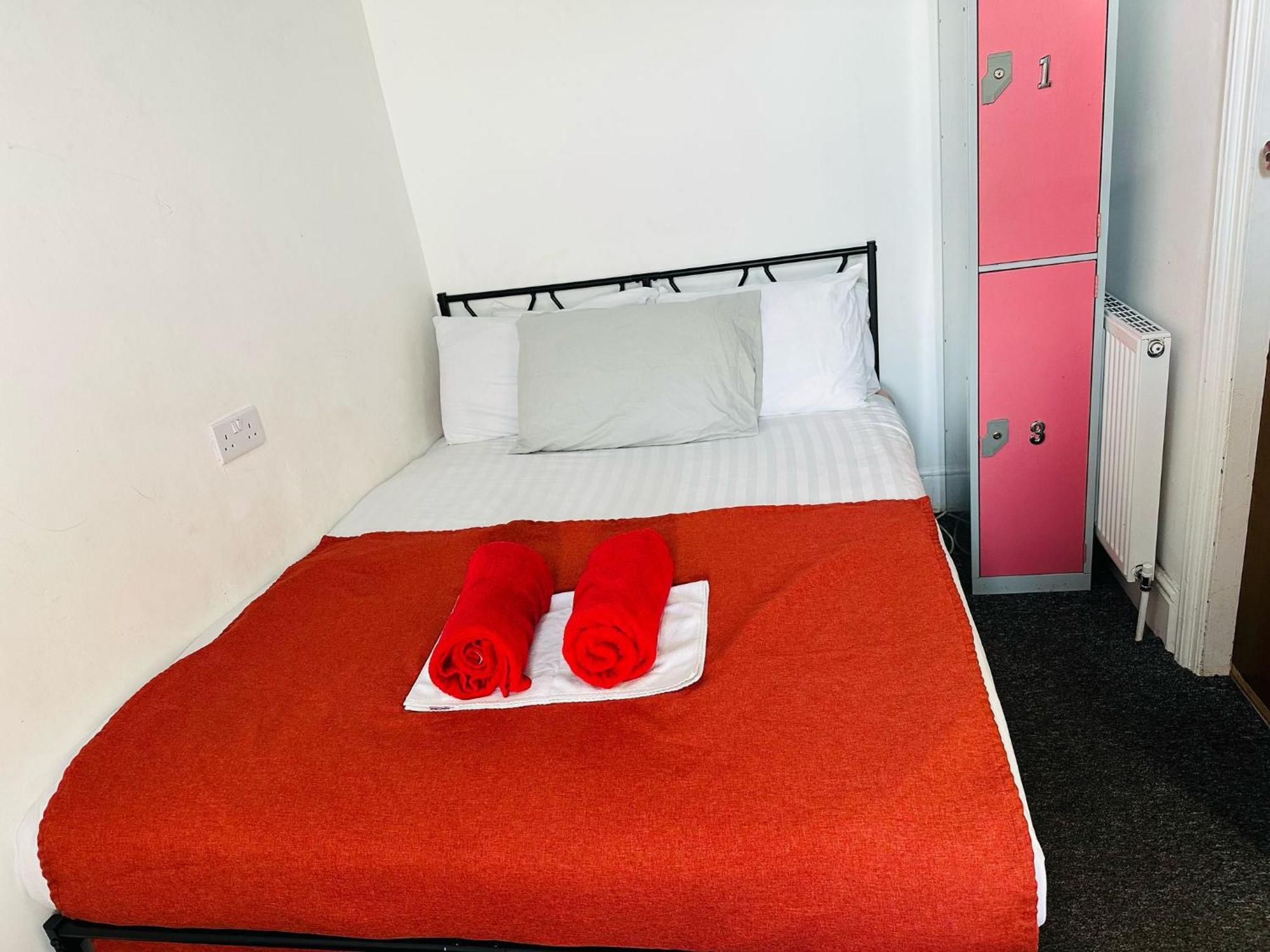 Backpackers Blackpool Hotel & Suites Экстерьер фото